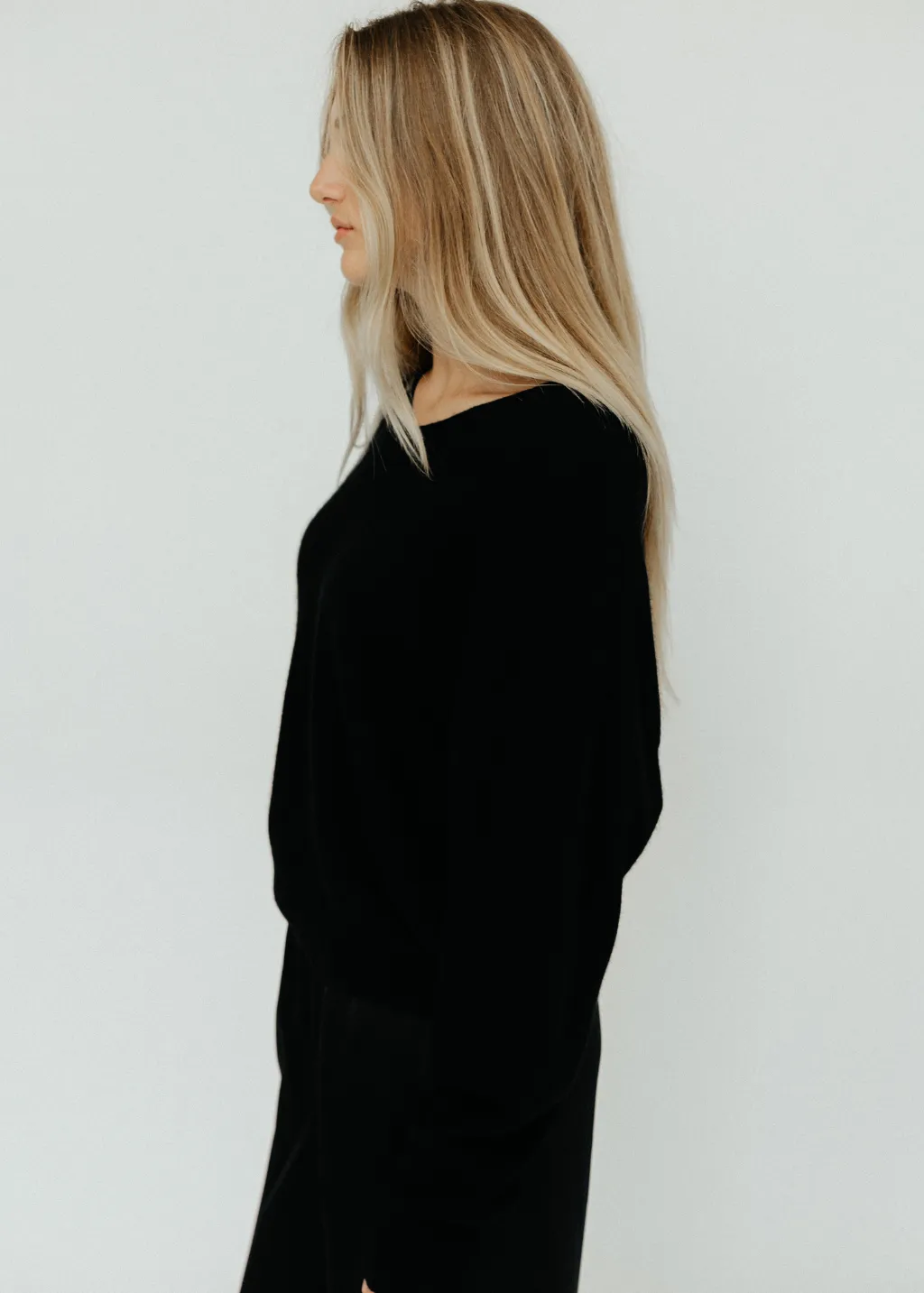 Elizabeth V-Neck Cashmere Sweater in Black