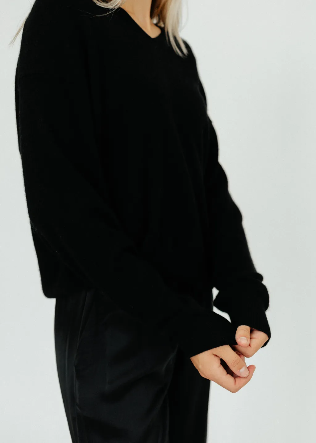 Elizabeth V-Neck Cashmere Sweater in Black