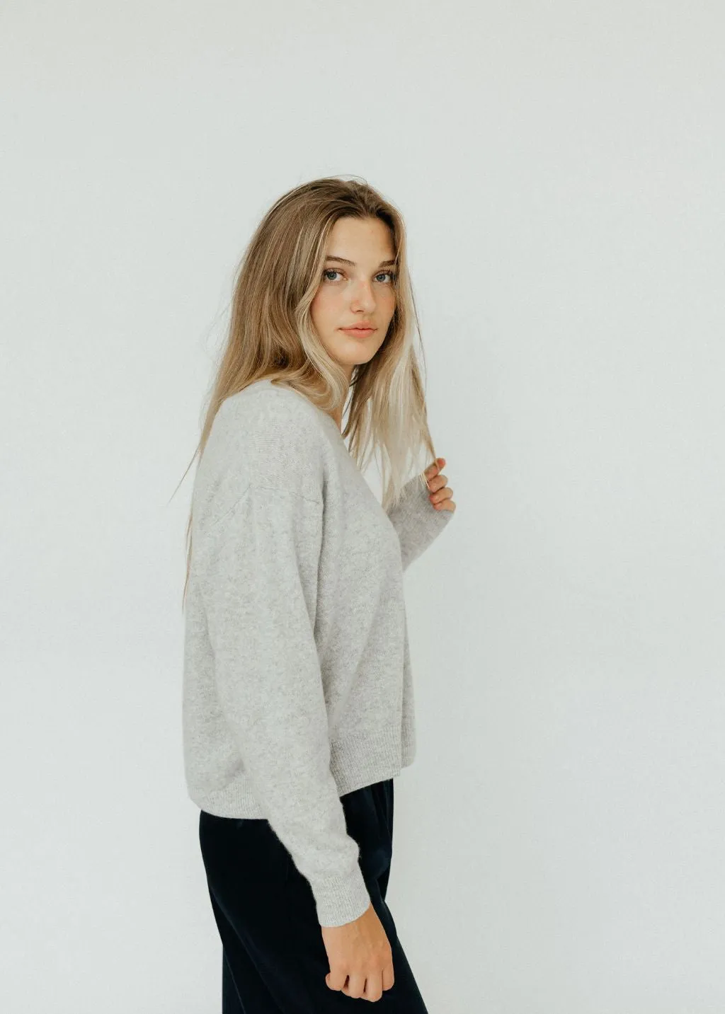 Elizabeth V-Neck Cashmere Sweater in Grey