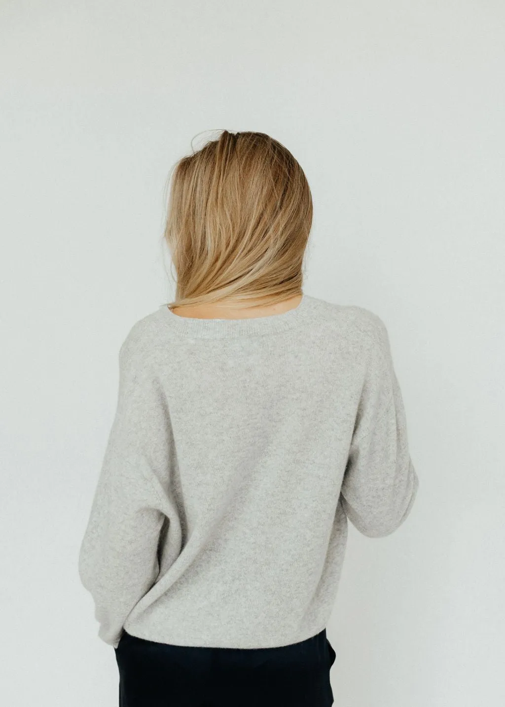 Elizabeth V-Neck Cashmere Sweater in Grey